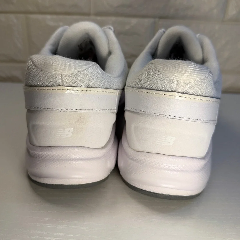 New Balance 411v1 White Leather Walking Shoes Sneakers Women Sz 8.5 NIB WW411WT2
